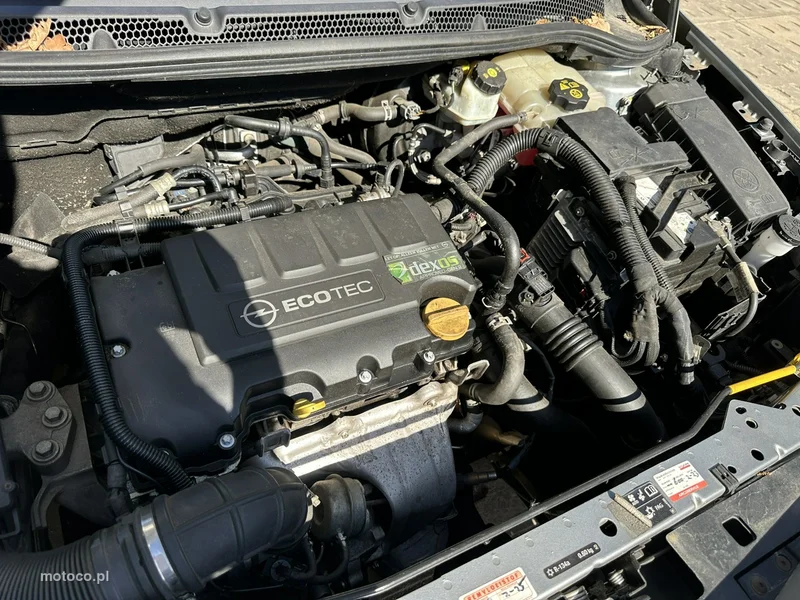 Opel Astra J 16