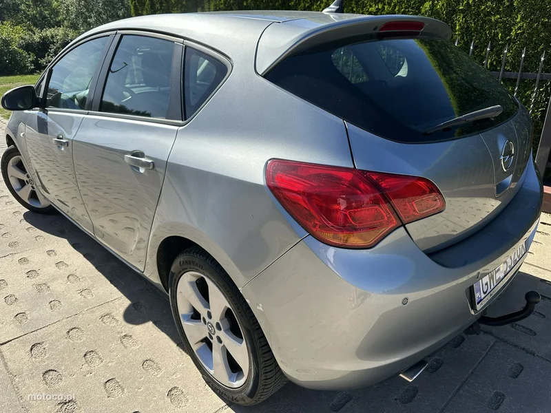 Opel Astra J 7