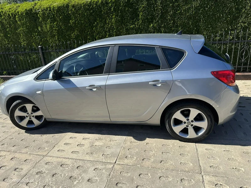Opel Astra J 8