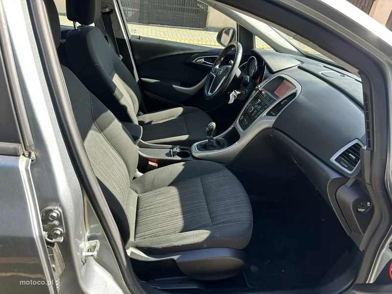 Opel Astra J 9