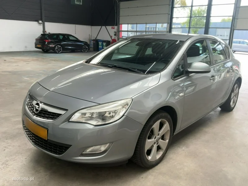 Opel Astra J 26