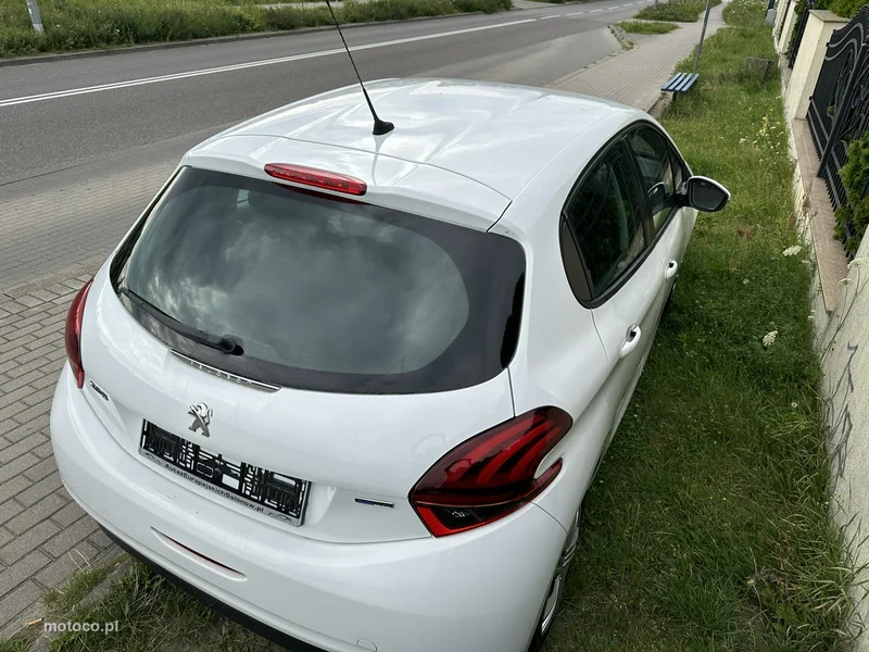 Peugeot 208 7