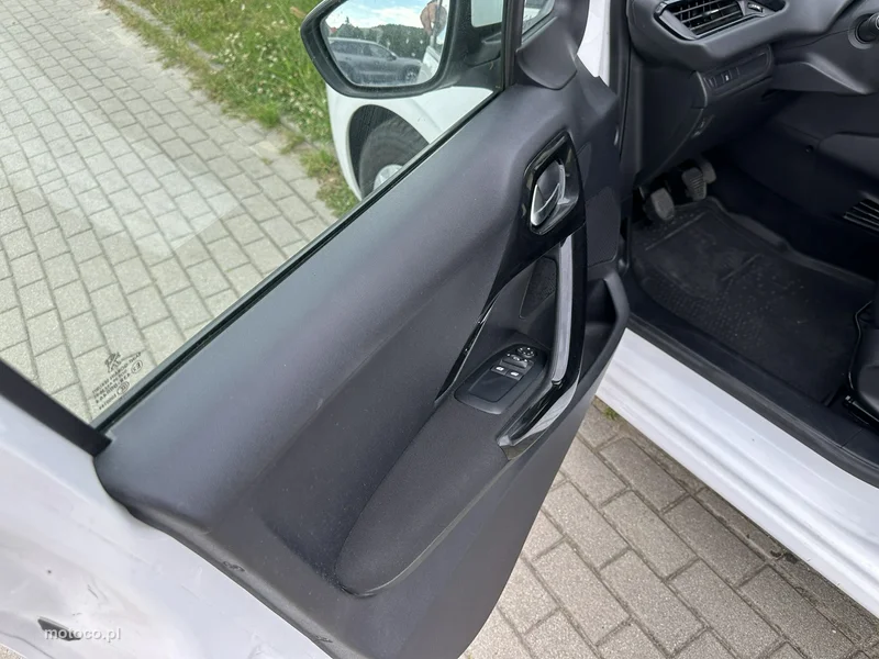 Peugeot 208 10