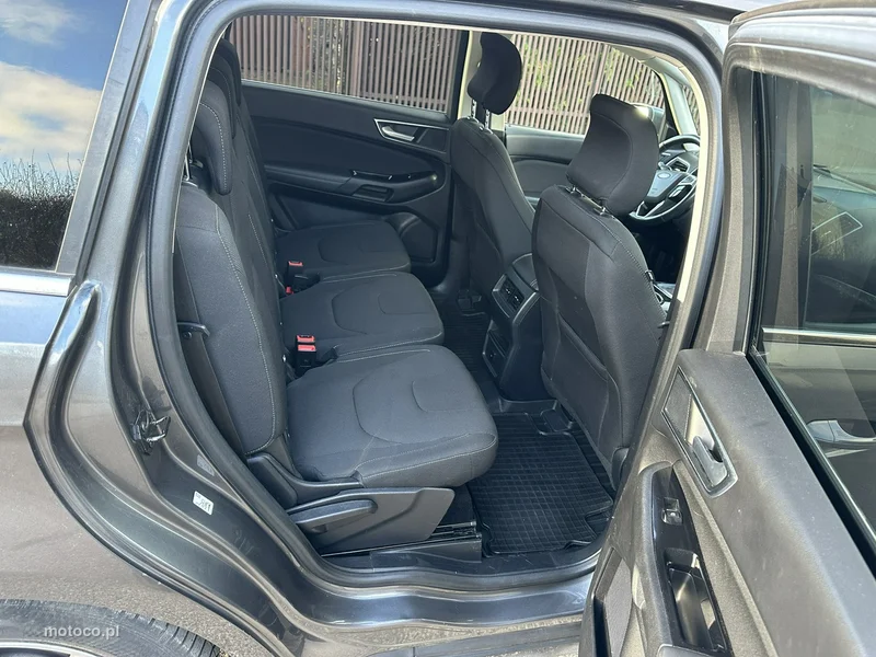 Ford S-Max II 17