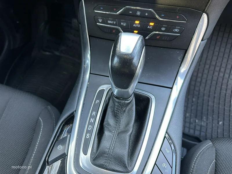 Ford S-Max II 22