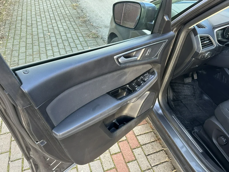 Ford S-Max II 10