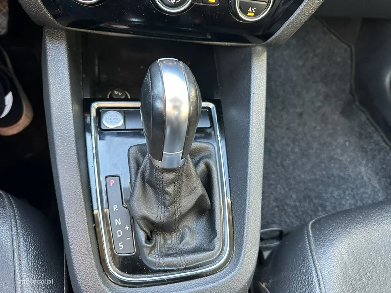Volkswagen Jetta VI 18