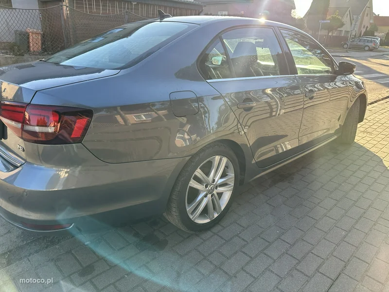 Volkswagen Jetta VI 3
