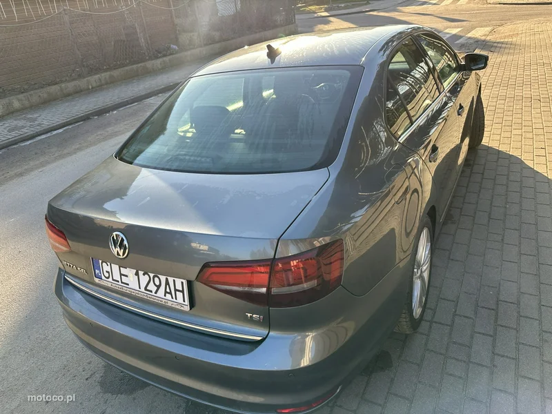 Volkswagen Jetta VI 4