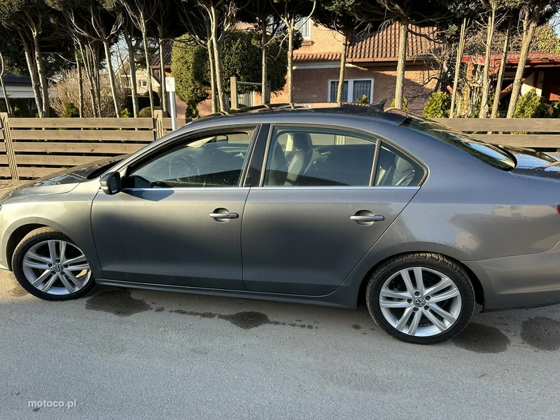 Volkswagen Jetta VI 6