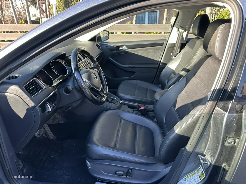 Volkswagen Jetta VI 8