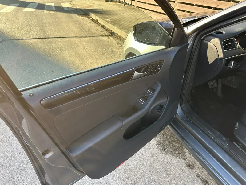 Volkswagen Jetta VI 9