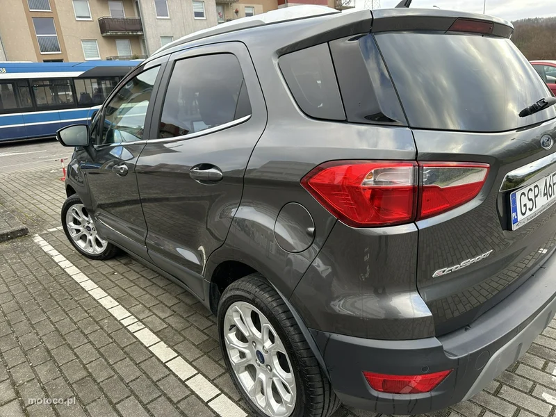 Ford EcoSport 4