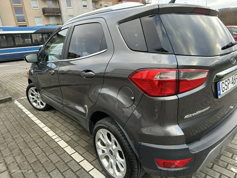 Ford EcoSport 4