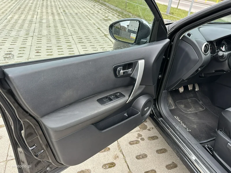 Nissan Qashqai+2 10