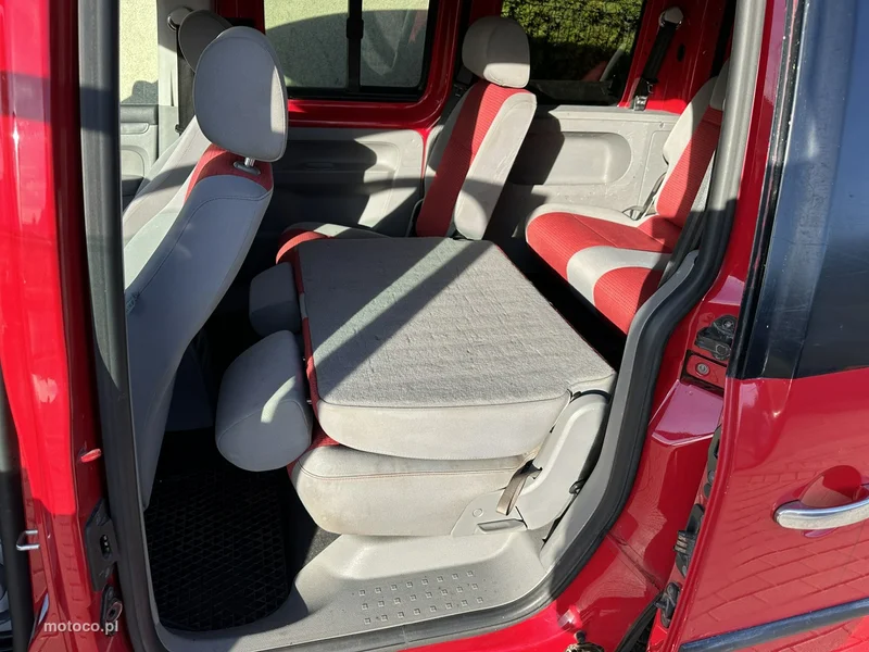 Volkswagen Caddy III 11
