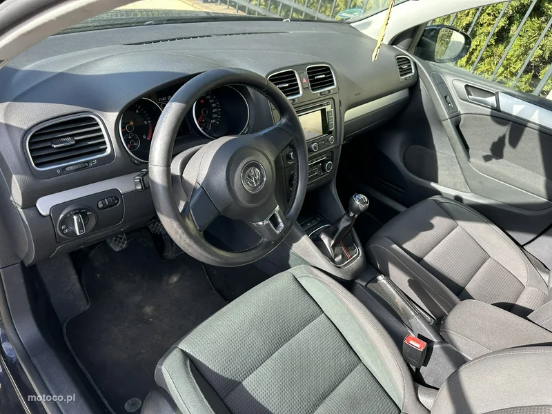 Volkswagen Golf VI 10