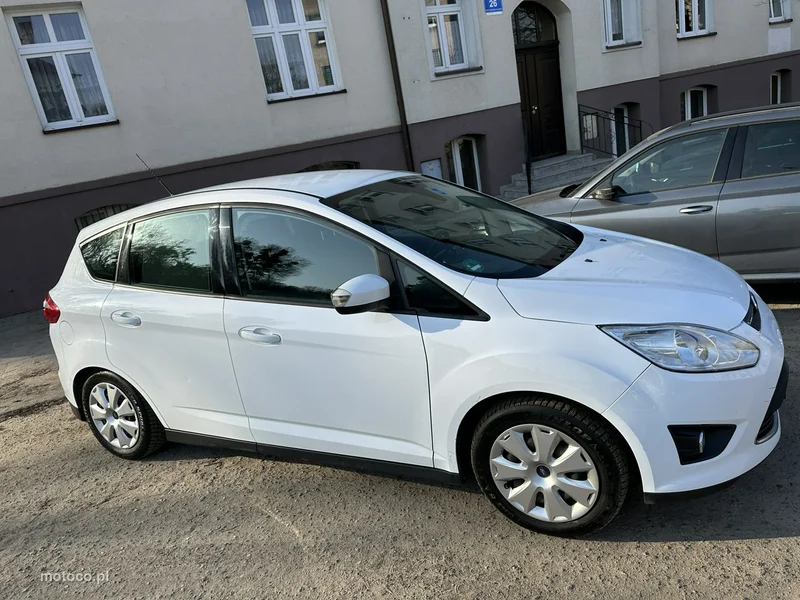Ford C-Max II 4
