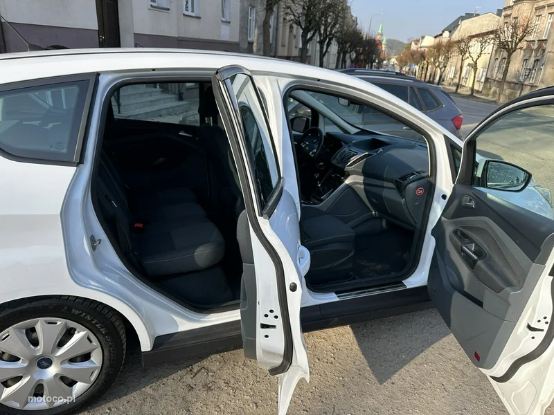 Ford C-Max II 17
