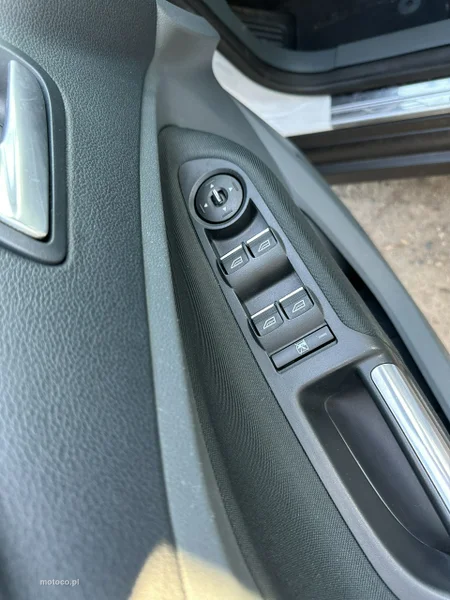 Ford C-Max II 18