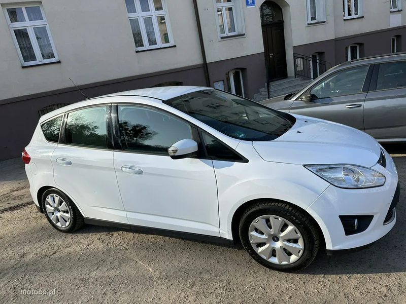 Ford C-Max II 4