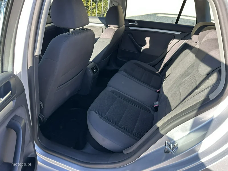 Volkswagen Golf V 12
