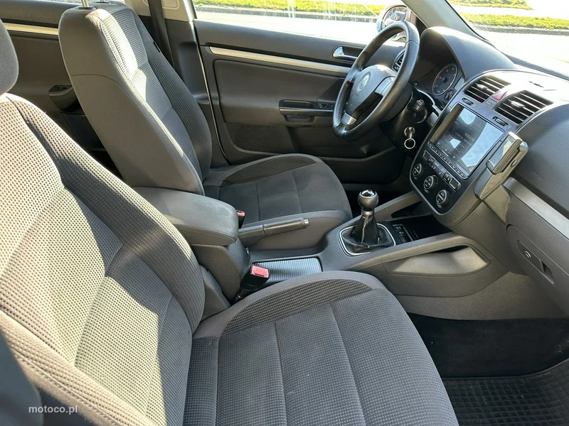 Volkswagen Golf V 8