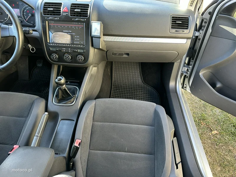 Volkswagen Golf V 10