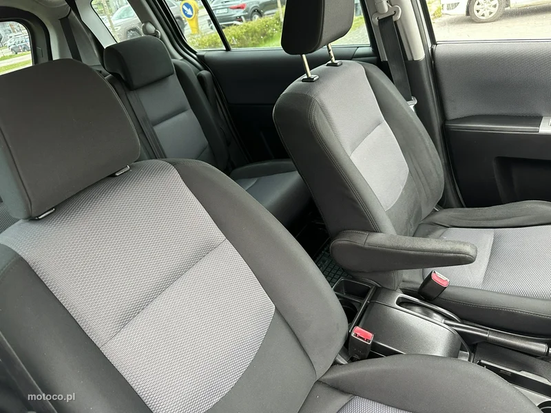 Mazda 5 8
