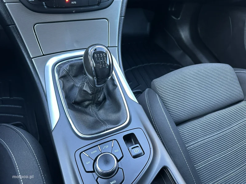 Opel Insignia A 23