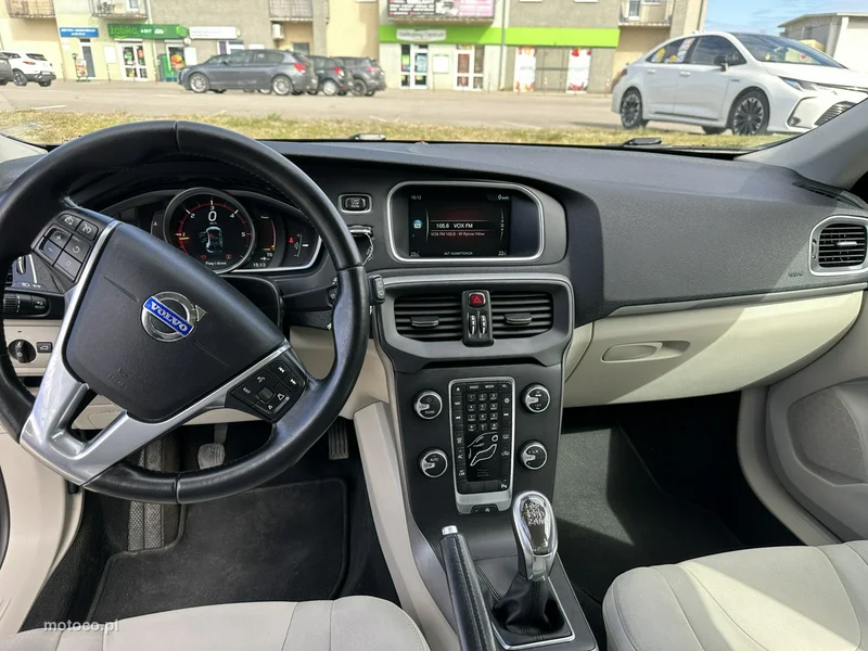 Volvo V40 12