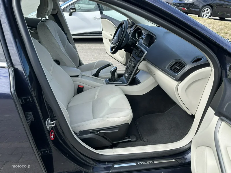 Volvo V40 16