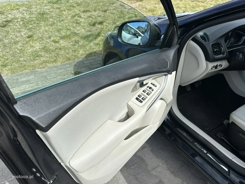 Volvo V40 9