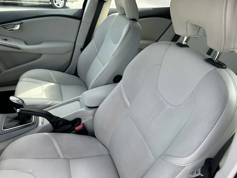 Volvo V40 10
