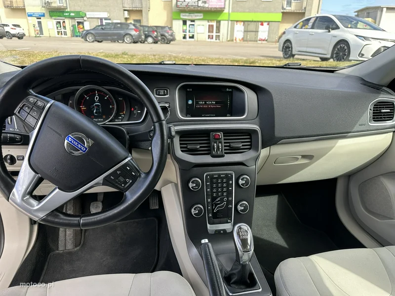 Volvo V40 12