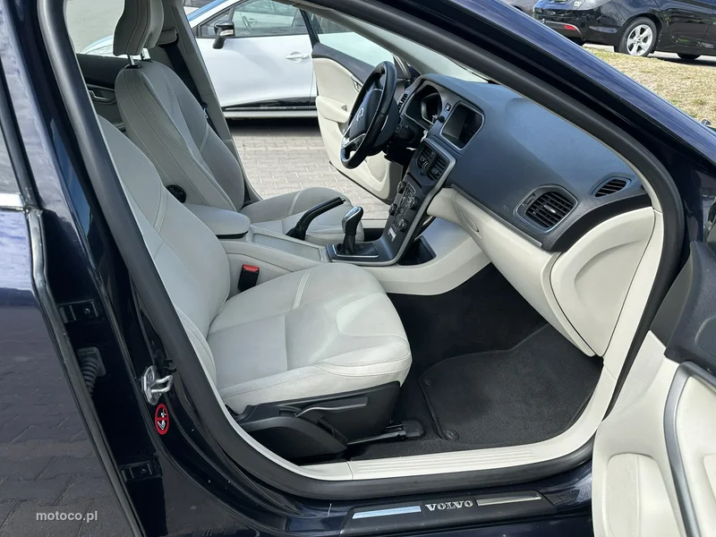 Volvo V40 16