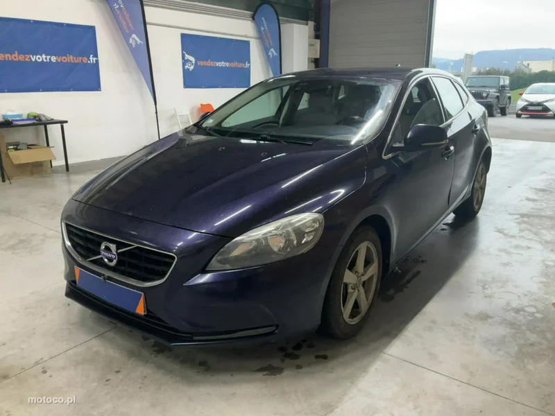 Volvo V40 25