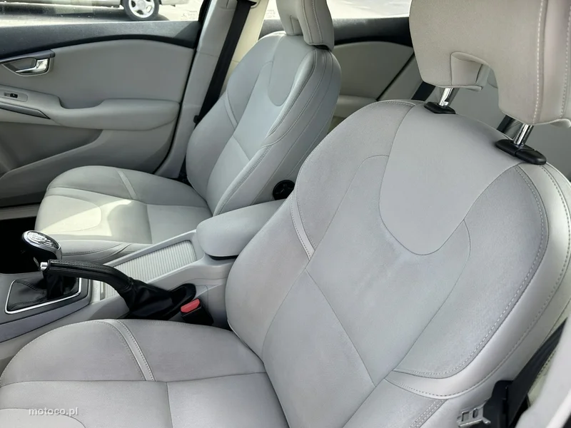 Volvo V40 10