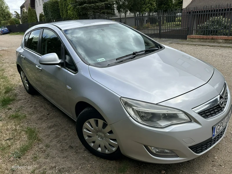 Opel Astra J 3