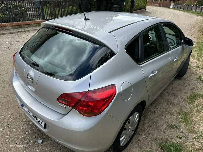 Opel Astra J 4