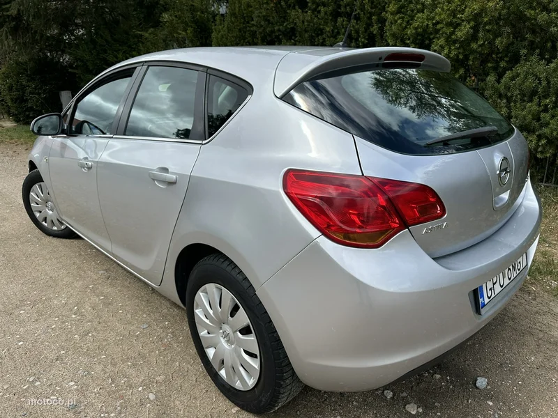 Opel Astra J 5