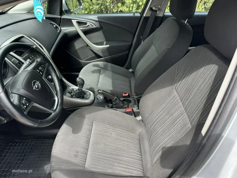 Opel Astra J 6