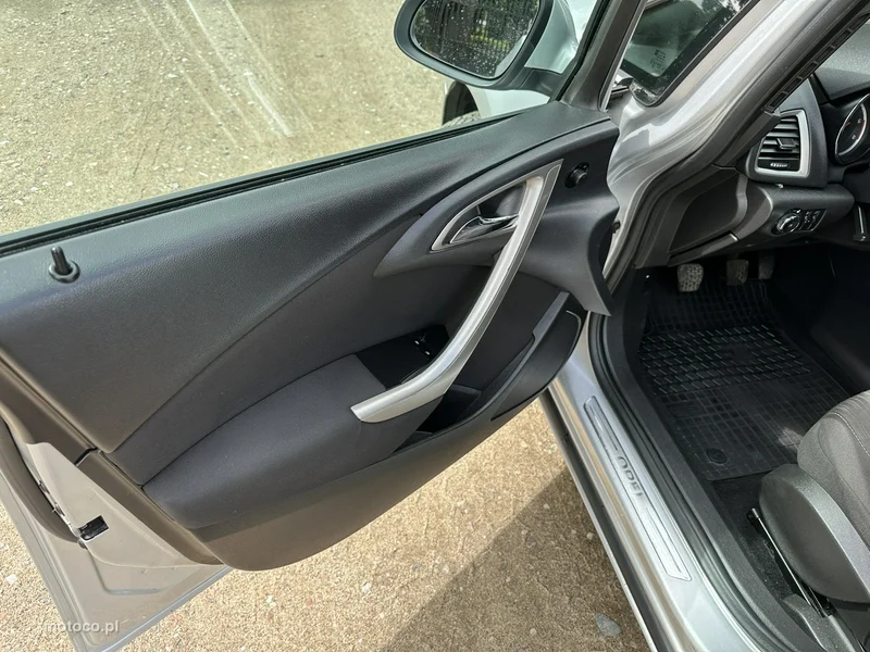 Opel Astra J 7