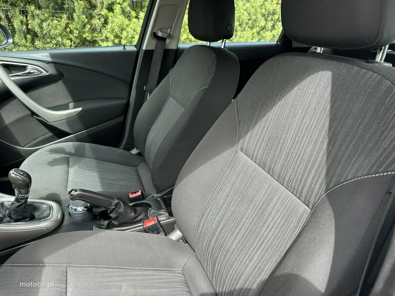 Opel Astra J 8