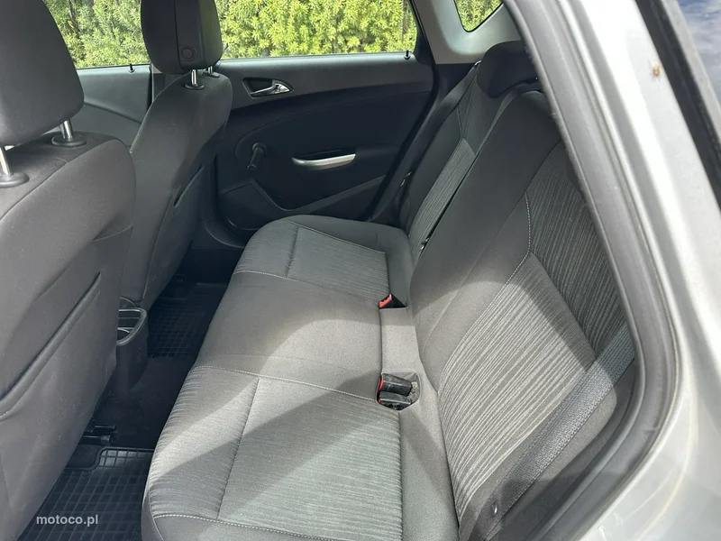 Opel Astra J 9