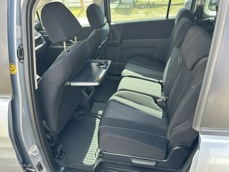 Mazda 5 8