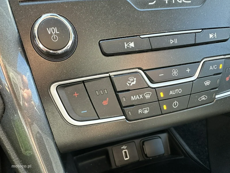 Ford Mondeo V 25