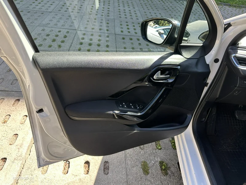 Peugeot 208 11
