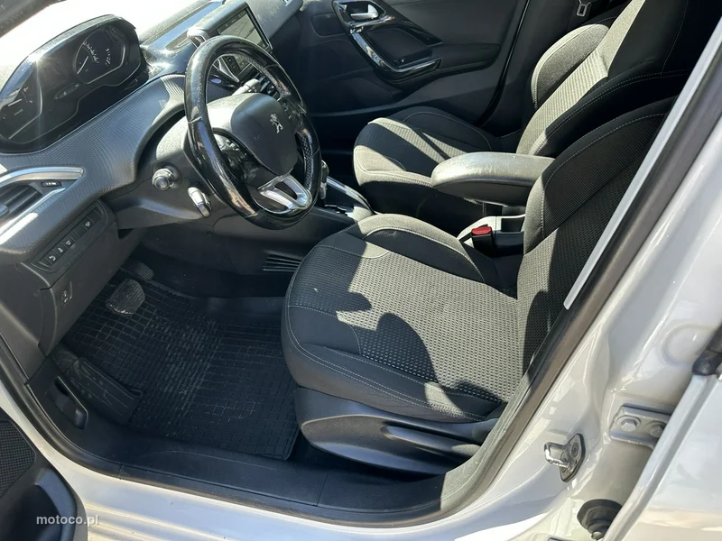 Peugeot 208 12