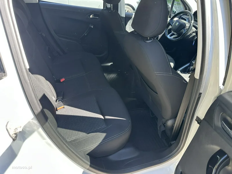 Peugeot 208 17